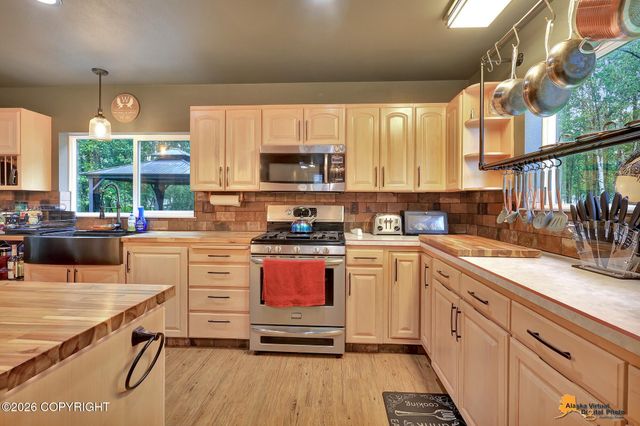 865 W Wilder Avenue, Wasilla, AK 99654
