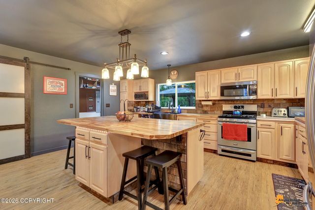 865 W Wilder Avenue, Wasilla, AK 99654