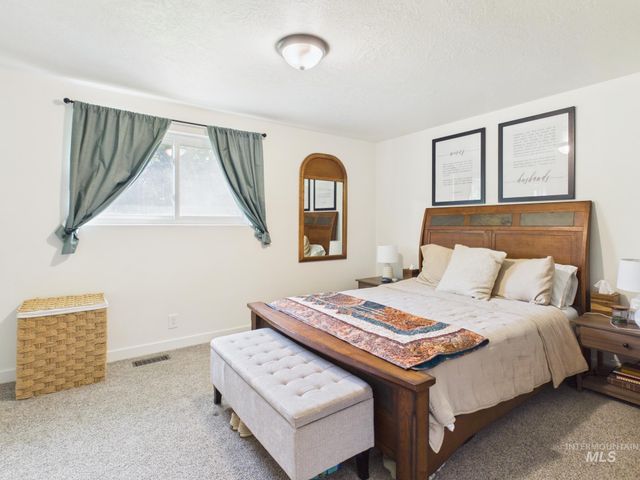 9111 W Teakwood Dr, Boise, ID 83709