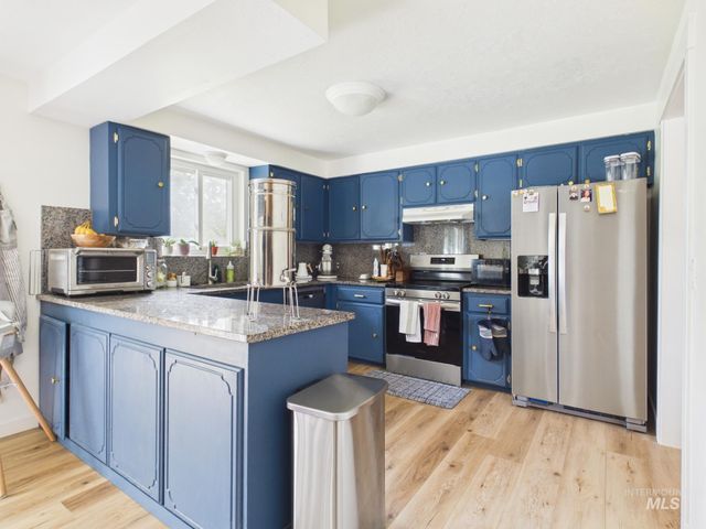 9111 W Teakwood Dr, Boise, ID 83709