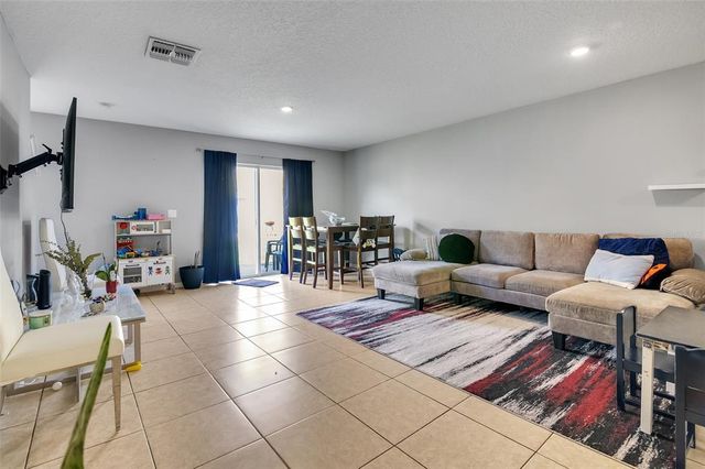 509 CRESTING OAK CIRCLE 73, Orlando, FL 32824