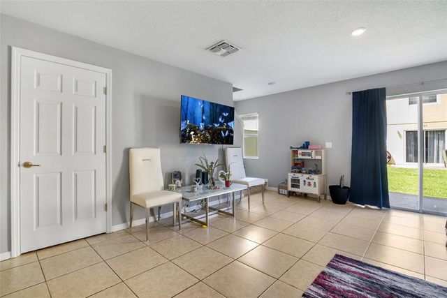 509 CRESTING OAK CIRCLE 73, Orlando, FL 32824