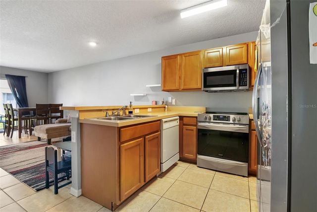 509 CRESTING OAK CIRCLE 73, Orlando, FL 32824