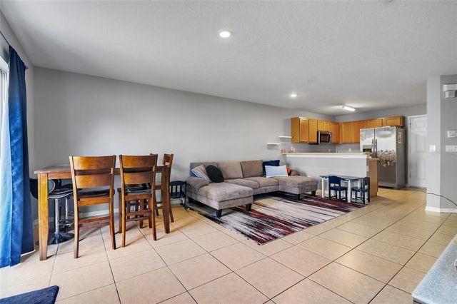 509 CRESTING OAK CIRCLE 73, Orlando, FL 32824