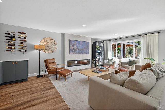 5846 Monte Verde Dr, Santa Rosa, CA 95409