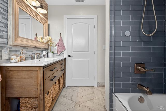 5846 Monte Verde Dr, Santa Rosa, CA 95409