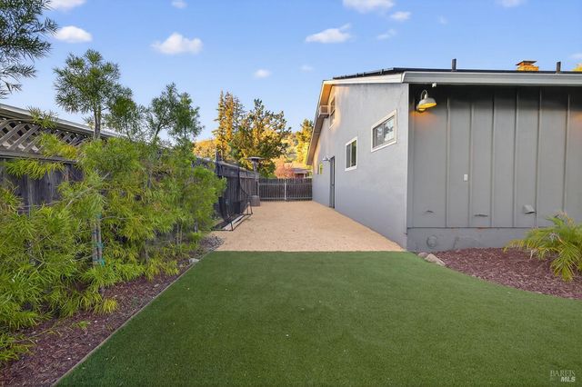 5846 Monte Verde Dr, Santa Rosa, CA 95409