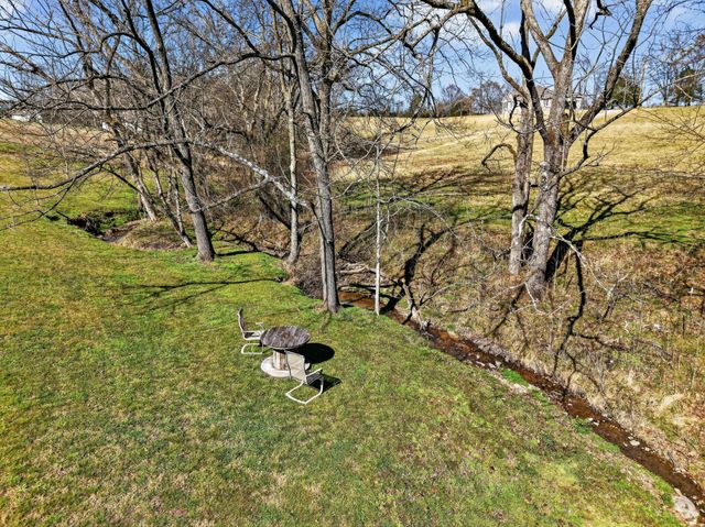 198 L Mitchell Rd, Flintville, TN 37335