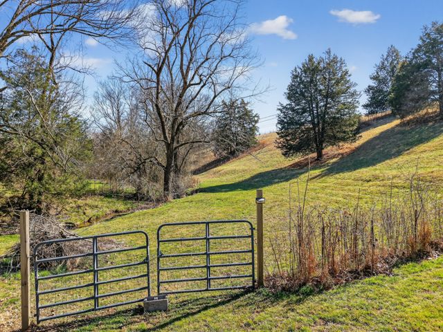 198 L Mitchell Rd, Flintville, TN 37335
