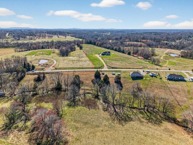 198 L Mitchell Rd, Flintville, TN 37335