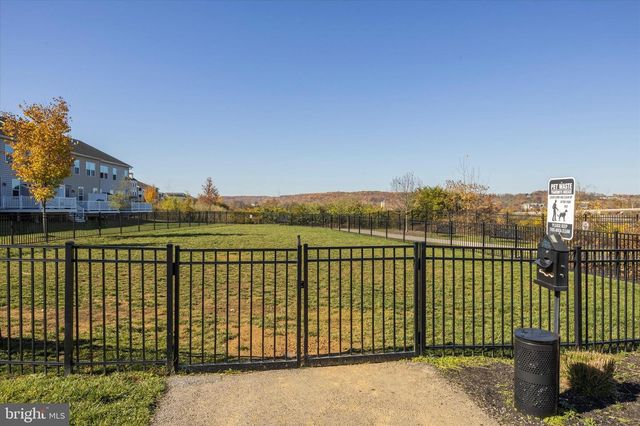 831 STONECLIFFE RD, Malvern, PA 19355