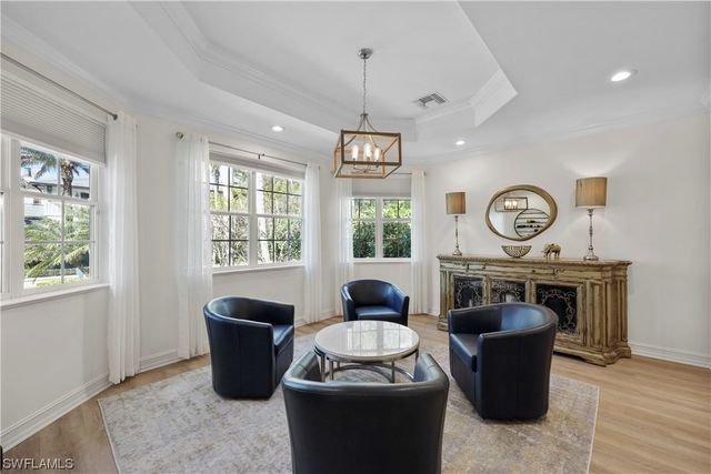 160 3rd ST N, Naples, FL 34102