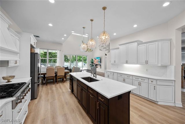 160 3rd ST N, Naples, FL 34102