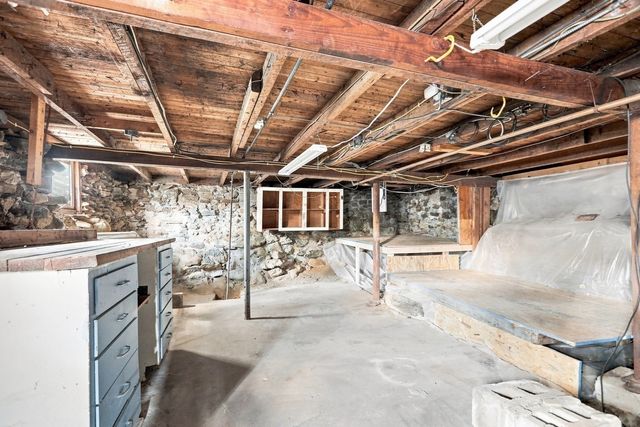 5 Pond Ln Ext, Billerica, MA 01821