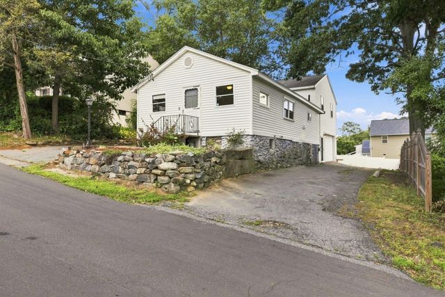 5 Pond Ln Ext, Billerica, MA 01821