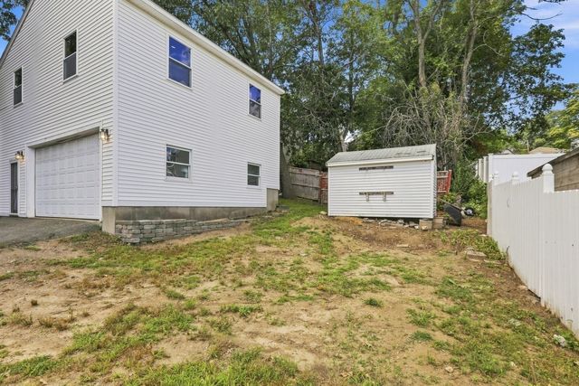 5 Pond Ln Ext, Billerica, MA 01821