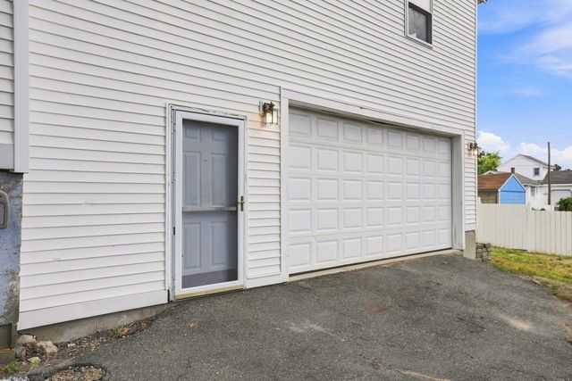 5 Pond Ln Ext, Billerica, MA 01821