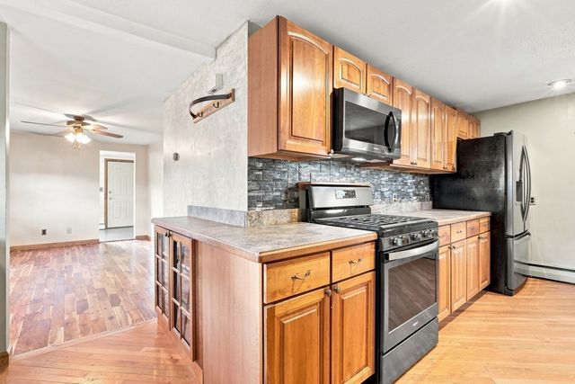 5 Pond Ln Ext, Billerica, MA 01821
