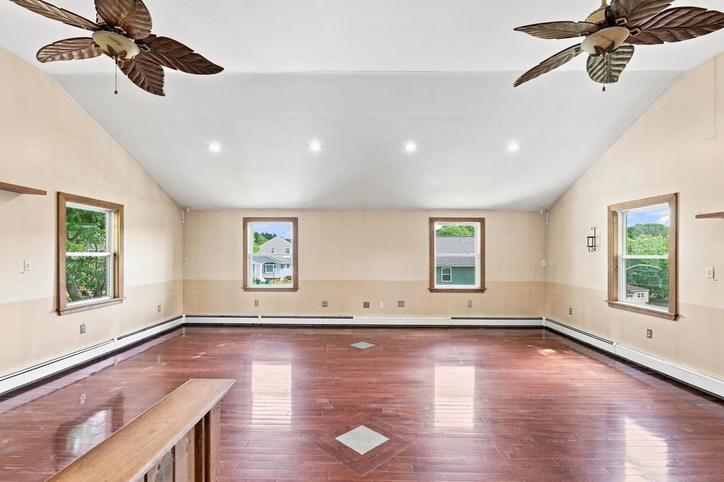 5 Pond Ln Ext, Billerica, MA 01821