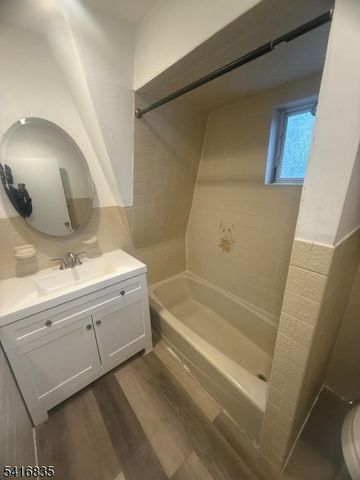 704 Park Ave, Elizabeth City, NJ 07208