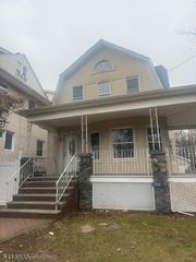 704 Park Ave, Elizabeth City, NJ 07208