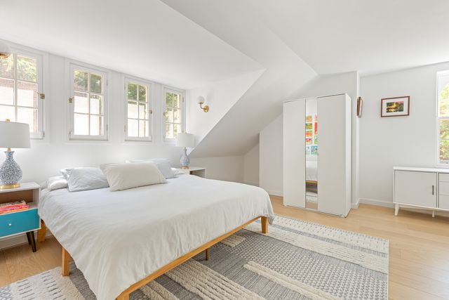 24 MIDDAGH Street, New York City, NY 11201