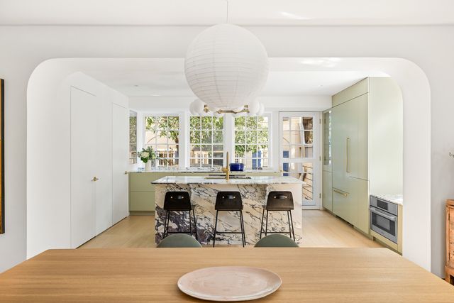 24 MIDDAGH Street, New York City, NY 11201