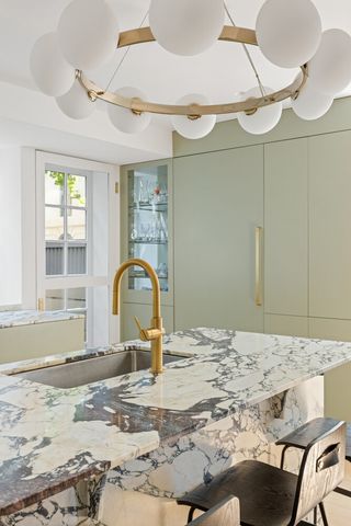 24 MIDDAGH Street, New York City, NY 11201