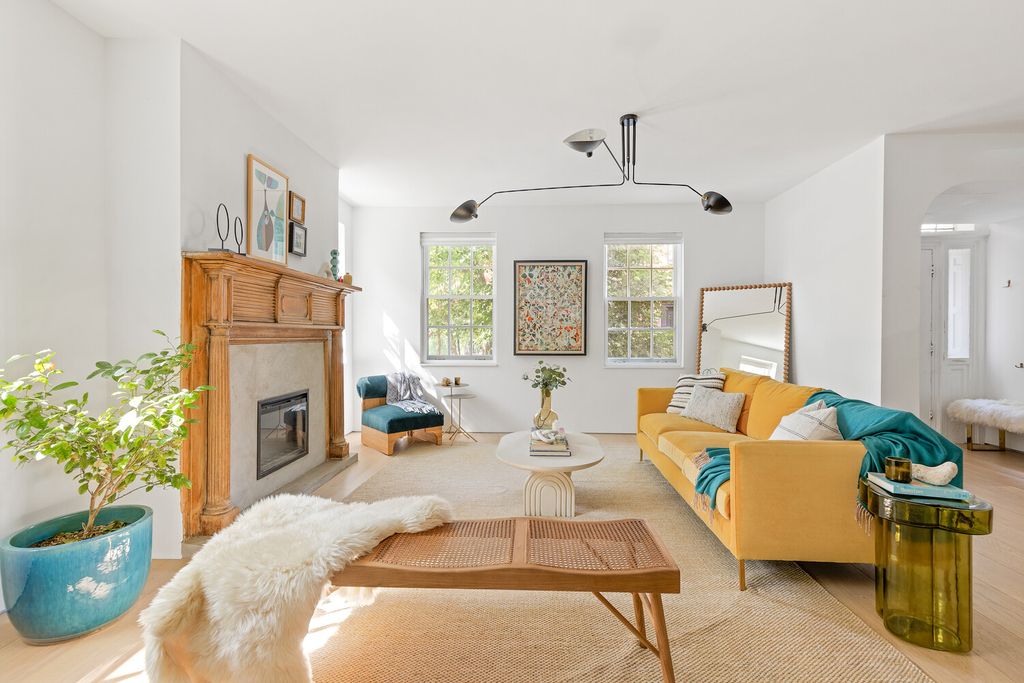 24 MIDDAGH Street, New York City, NY 11201