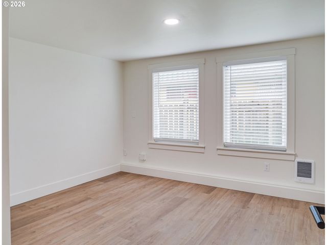 1218 Nw LAKE St, Newport, OR 97365