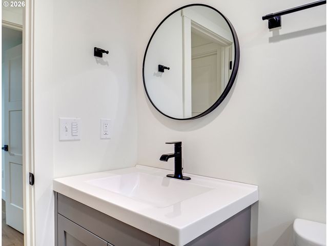 1218 Nw LAKE St, Newport, OR 97365