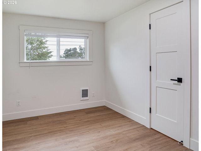 1218 Nw LAKE St, Newport, OR 97365