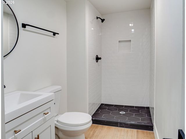 1218 Nw LAKE St, Newport, OR 97365