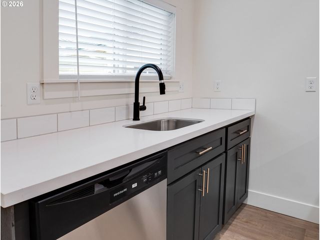 1218 Nw LAKE St, Newport, OR 97365