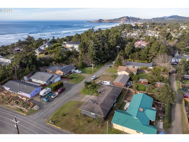 1218 Nw LAKE St, Newport, OR 97365