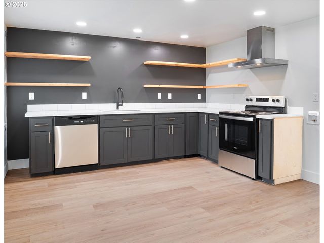 1218 Nw LAKE St, Newport, OR 97365