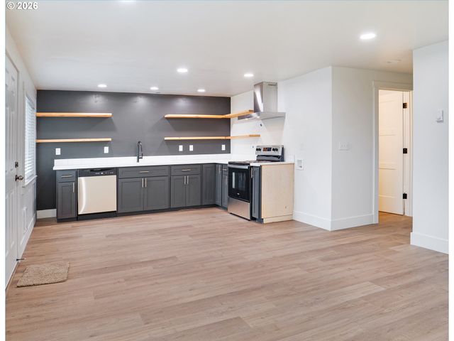 1218 Nw LAKE St, Newport, OR 97365