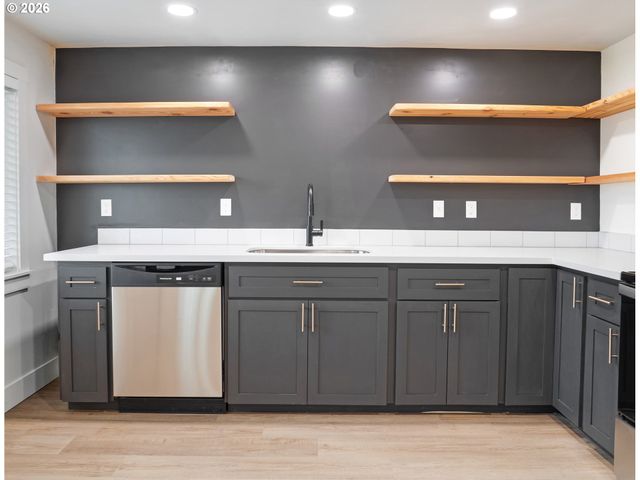 1218 Nw LAKE St, Newport, OR 97365