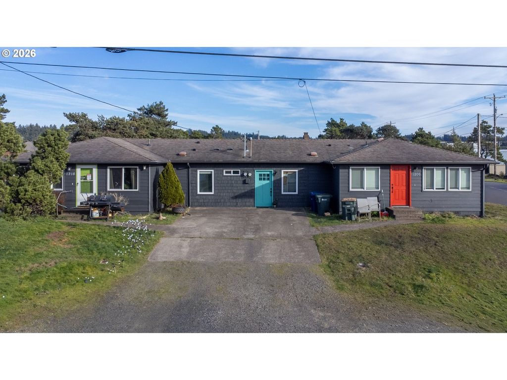 1218 Nw LAKE St, Newport, OR 97365