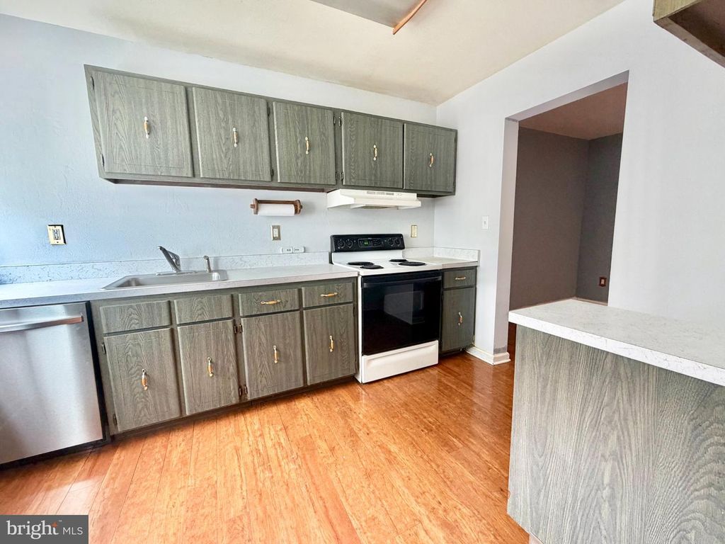 447 LIVINGSTON DR, EAST WINDSOR TWP, NJ 08520 — photo 4