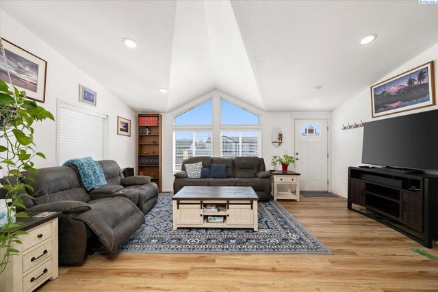 1161 N Harrison Place, Kennewick, WA 99336