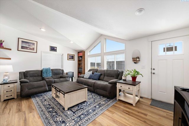 1161 N Harrison Place, Kennewick, WA 99336