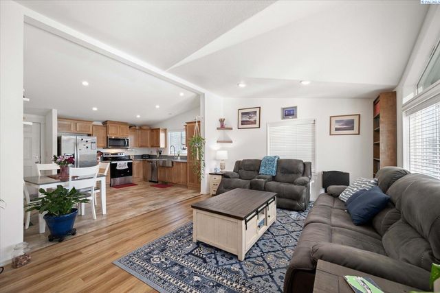1161 N Harrison Place, Kennewick, WA 99336