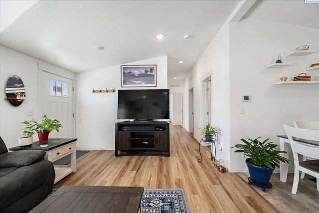1161 N Harrison Place, Kennewick, WA 99336