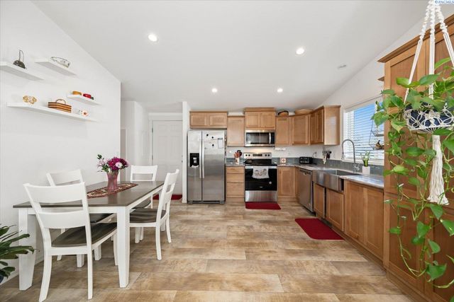 1161 N Harrison Place, Kennewick, WA 99336