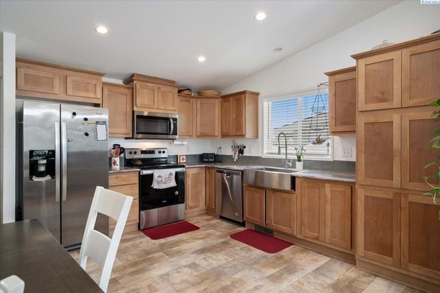 1161 N Harrison Place, Kennewick, WA 99336