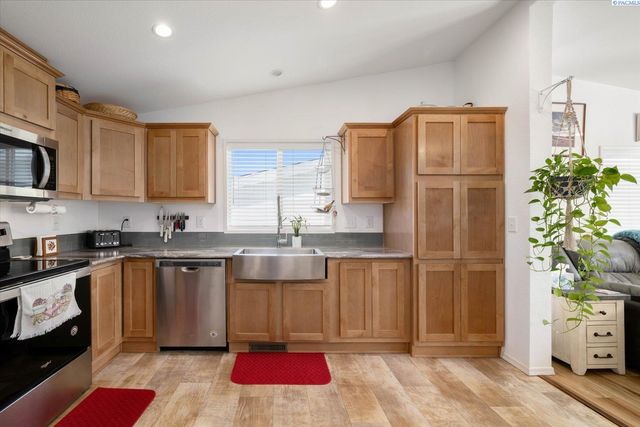 1161 N Harrison Place, Kennewick, WA 99336