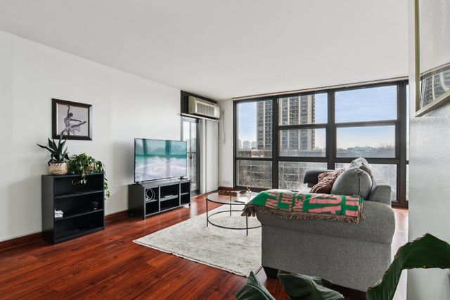 2901 S Michigan Avenue 505, Chicago, IL 60616