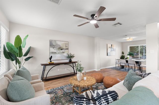 724 Lavaca LOOP, Elgin, TX 78621