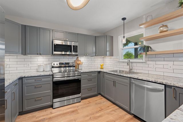 724 Lavaca LOOP, Elgin, TX 78621
